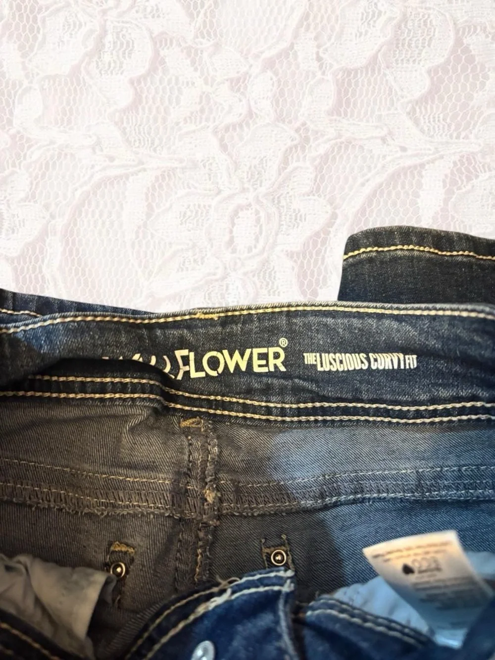 Wallflower vintage 2000s